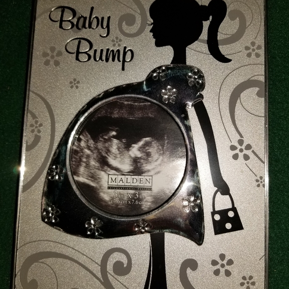 Cute picture frame. Like new. - Picture 6 of 6